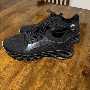 Black Tennis Shoes